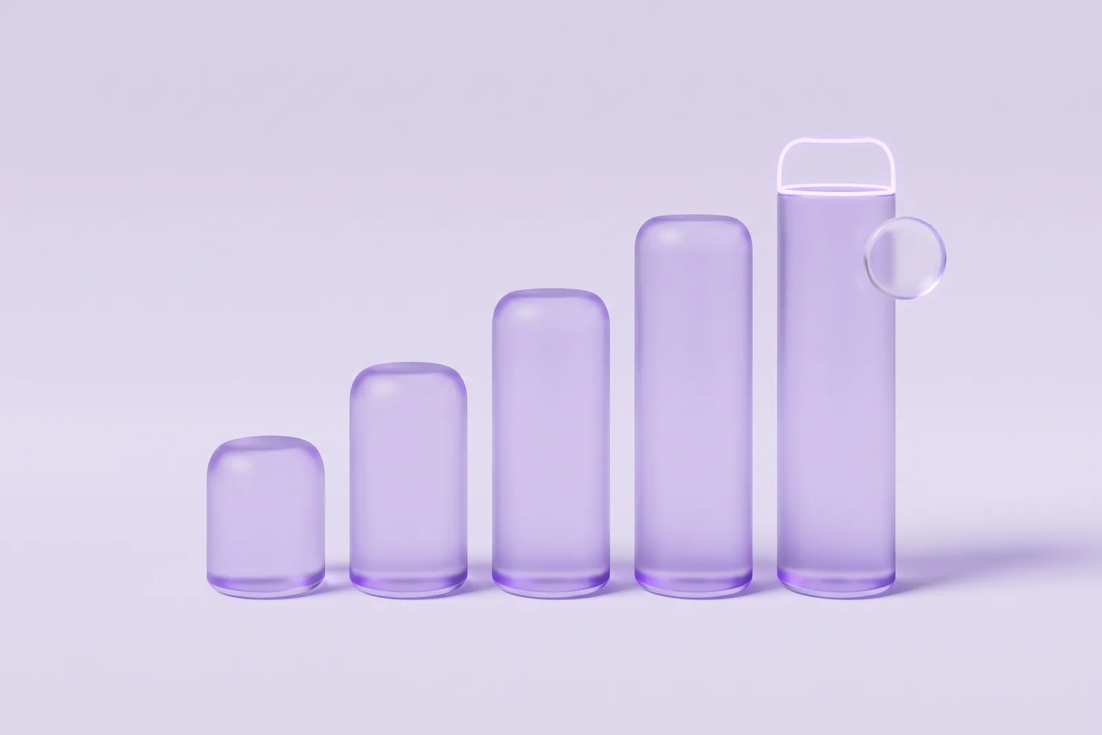 Cinq colonnes ascendantes en verre dépoli lavande, la plus haute coiffée d'un contour lumineux, sur un fond de studio lavande pâle.