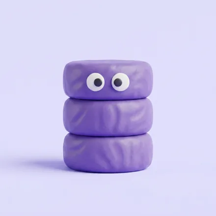 Pile de bases de données en pâte à modeler avec des yeux mobiles